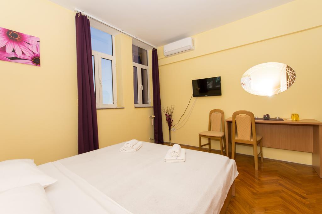 Guest House Mamut Kaštela Exterior foto